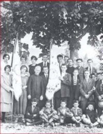 29 luglio 1923. Padrino della bandiera della Gioventù Cattolica a Pollone. 29 luglio 1923. Padrino della bandiera della Gioventù Cattolica a Pollone.